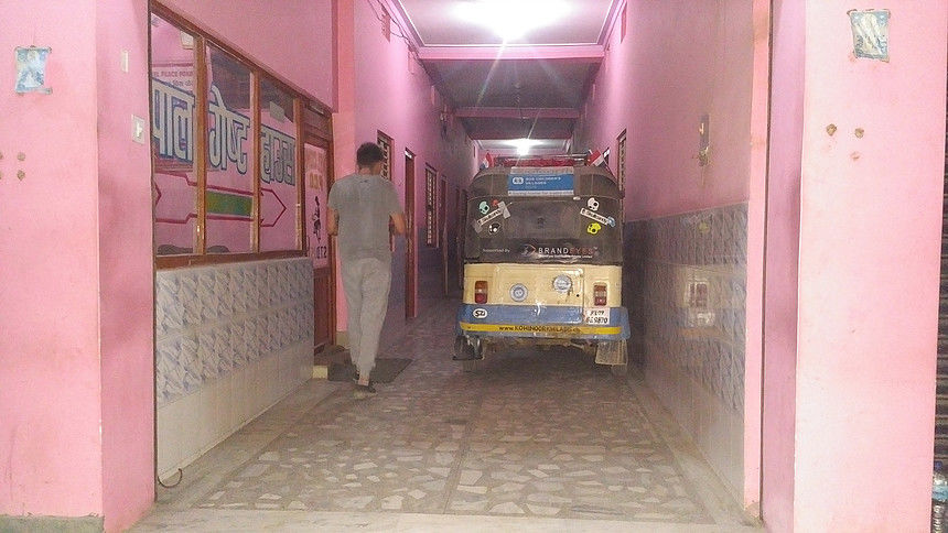 Photo of 1 Auto. 3 Friends. 2700 km. All to benefit 50 children. 3/4 by Kohinoor Khiladis