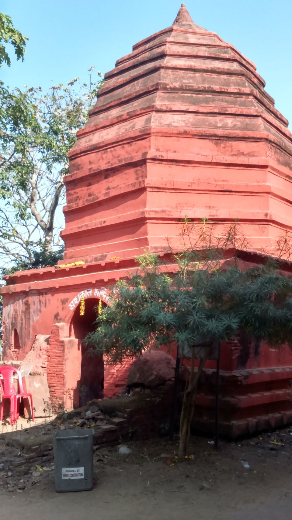 Photo of Umananda Temple: Peacock Island 5/7 by Kushendra Tiwary