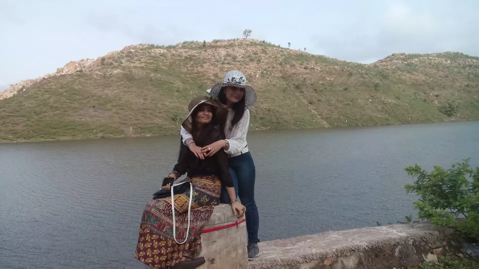 Photo of Badi Madar Lake, Udaipur, Rajasthan, India by Rishika Jain