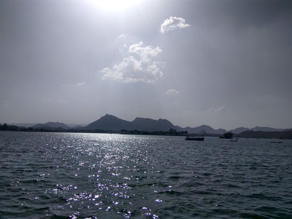 Photo of Gangaur Ghat, Pichola, Udaipur, Rajasthan, India by Priyank Aggarwal