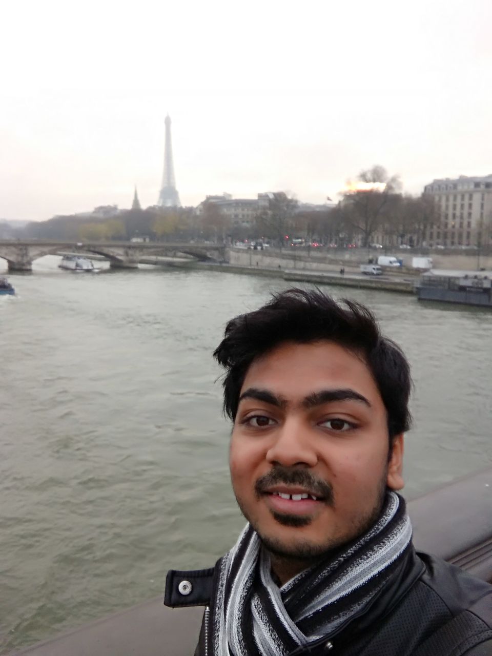 Photo of Eiffel Tower, Avenue Anatole France, Paris, France by Priyank Aggarwal