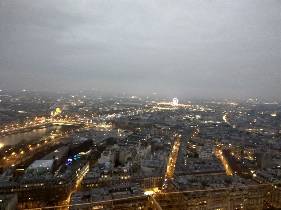 Photo of Eiffel Tower, Avenue Anatole France, Paris, France by Priyank Aggarwal
