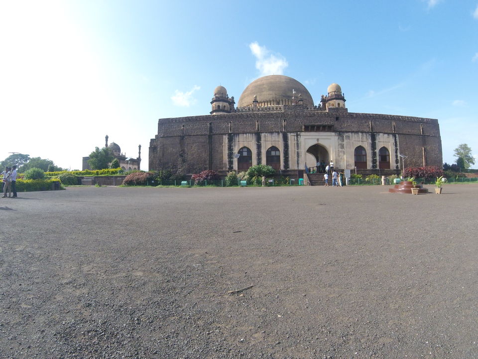 Photo of Gol Gumbaz, Vijayapura, Karnataka, India by Kishore Singh Fartiyal