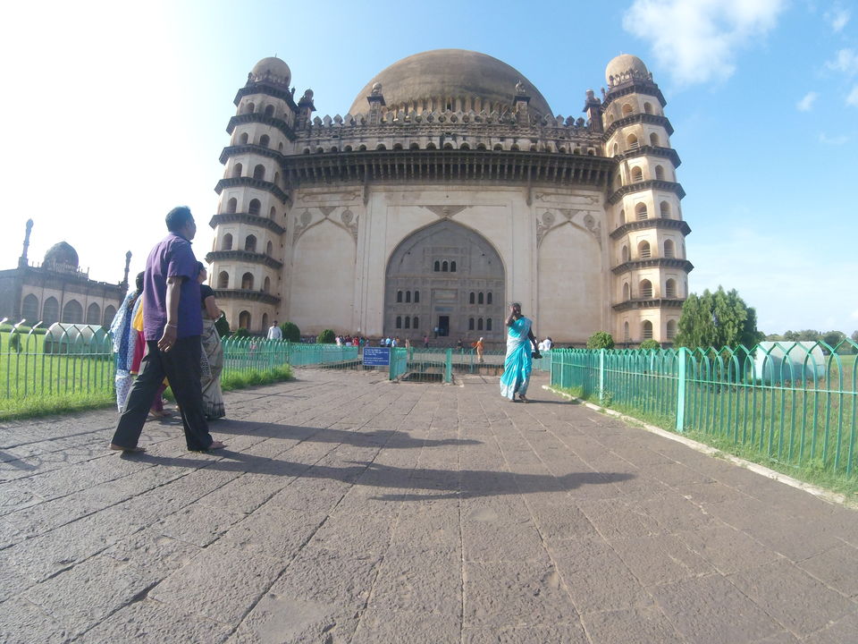 Photo of Gol Gumbaz, Vijayapura, Karnataka, India by Kishore Singh Fartiyal