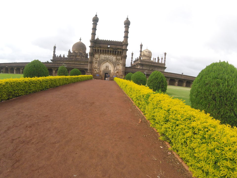 Photo of Ibrahim Rauza Masjid, Shastri Nagar, Vijayapura, Karnataka, India by Kishore Singh Fartiyal