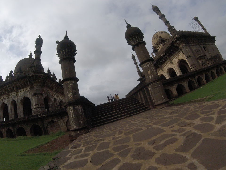 Photo of Ibrahim Rauza Masjid, Shastri Nagar, Vijayapura, Karnataka, India by Kishore Singh Fartiyal