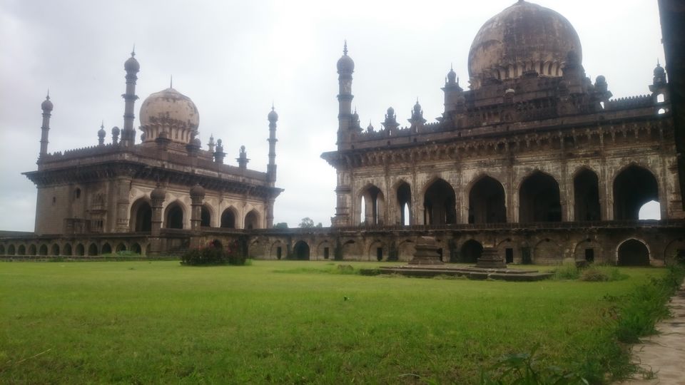 Photo of Ibrahim Rauza Masjid, Shastri Nagar, Vijayapura, Karnataka, India by Kishore Singh Fartiyal