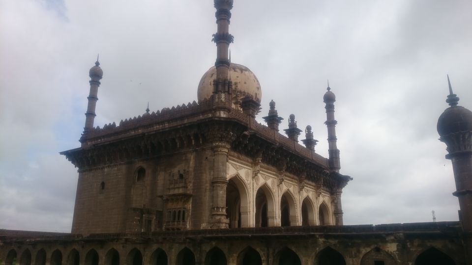 Photo of Ibrahim Rauza Masjid, Shastri Nagar, Vijayapura, Karnataka, India by Kishore Singh Fartiyal