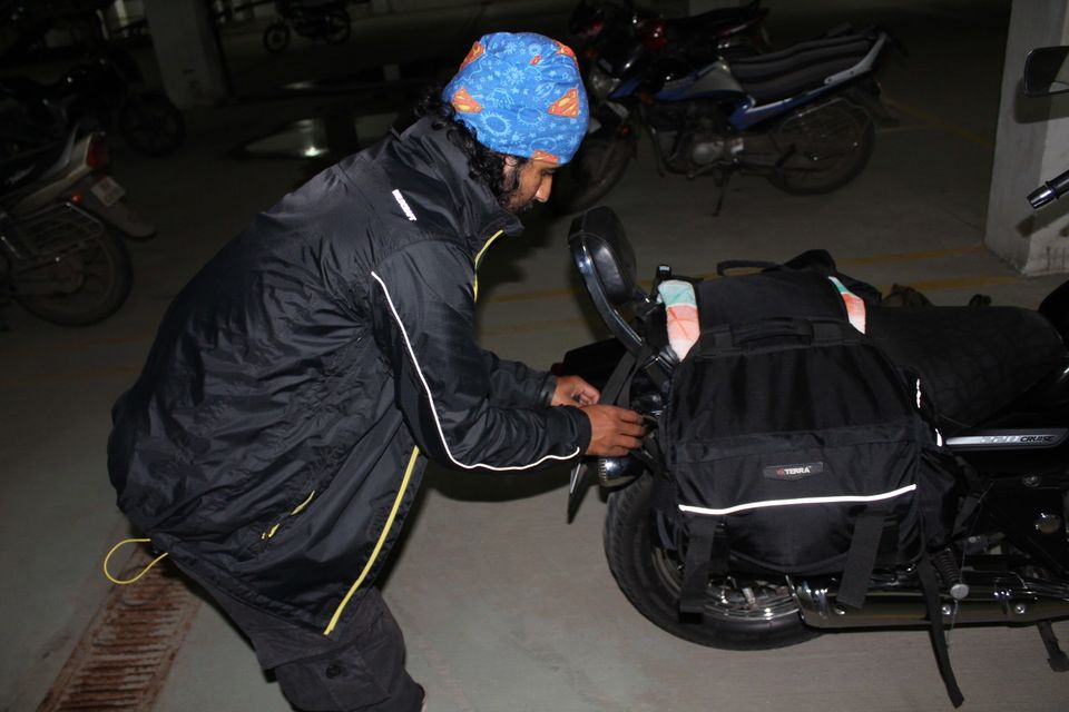 Photo of 2 > 4, traveling alone through Western India: Day 1, starting off by Kishore Singh Fartiyal
