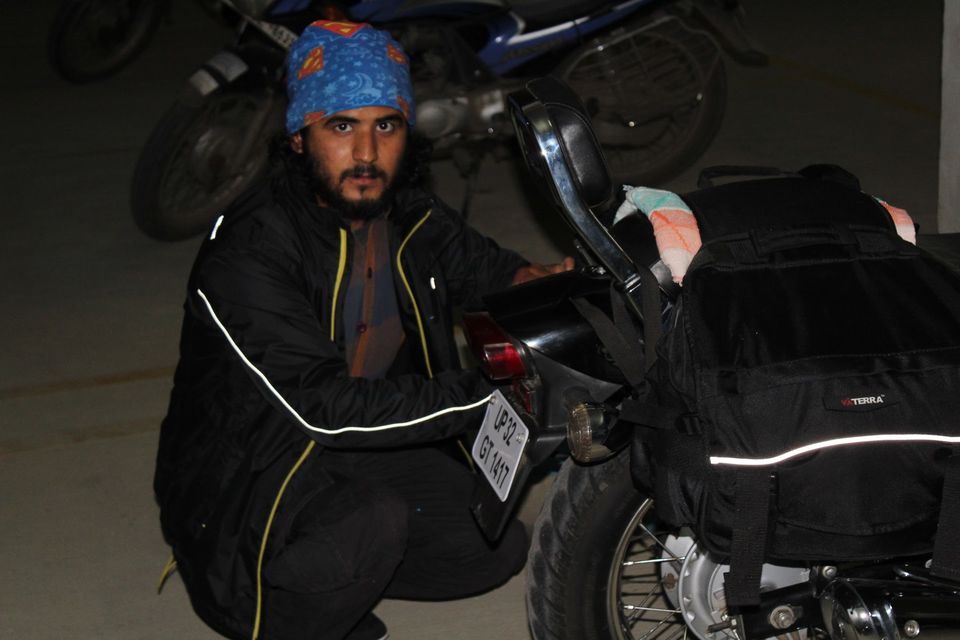 Photo of 2 > 4, traveling alone through Western India: Day 1, starting off by Kishore Singh Fartiyal