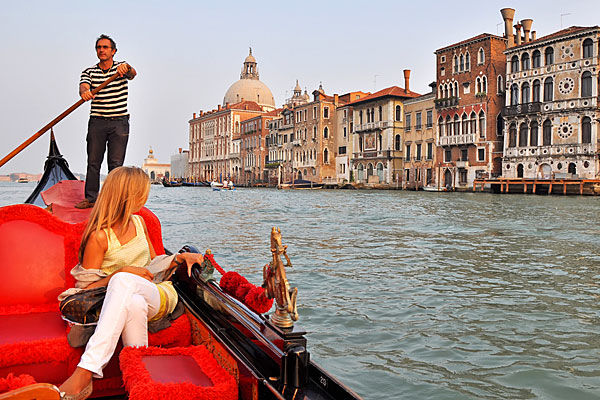 Photo of Italy Travel Guide and Travel Information 1/1 by Pamela Harris
