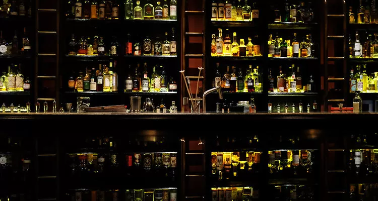 Photo of 7 Best Pubs in Singapore for a Stylish Night Out by Gunjan Upreti
