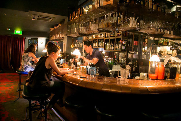 Photo of 7 Best Pubs in Singapore for a Stylish Night Out by Gunjan Upreti