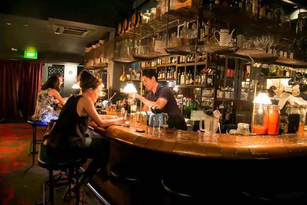 Photo of 7 Best Pubs in Singapore for a Stylish Night Out by Gunjan Upreti