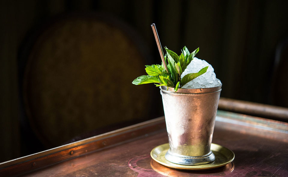 Photo of 7 Best Pubs in Singapore for a Stylish Night Out by Gunjan Upreti