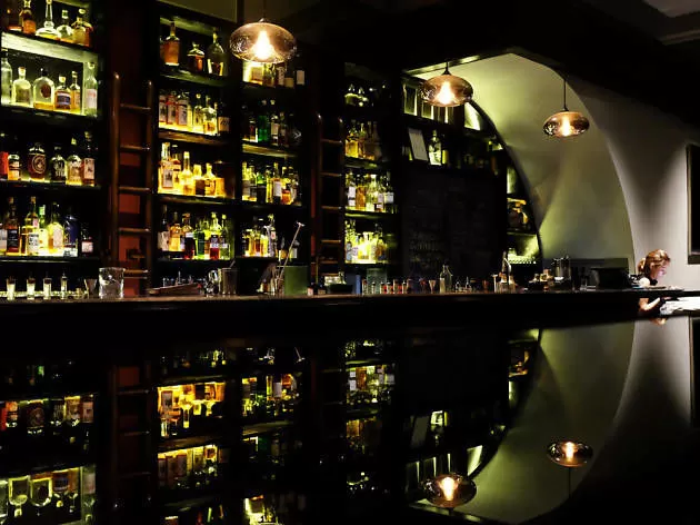 Photo of 7 Best Pubs in Singapore for a Stylish Night Out by Gunjan Upreti