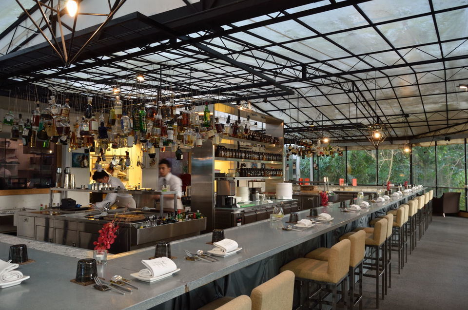 Photo of 7 Best Pubs in Singapore for a Stylish Night Out by Gunjan Upreti