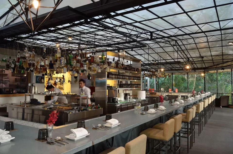 Photo of 7 Best Pubs in Singapore for a Stylish Night Out by Gunjan Upreti