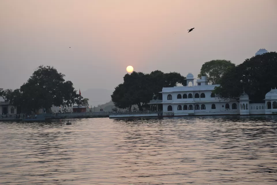 Photo of Lake Pichola, Pichola, Udaipur, Rajasthan by Author Poonam Chakraborty