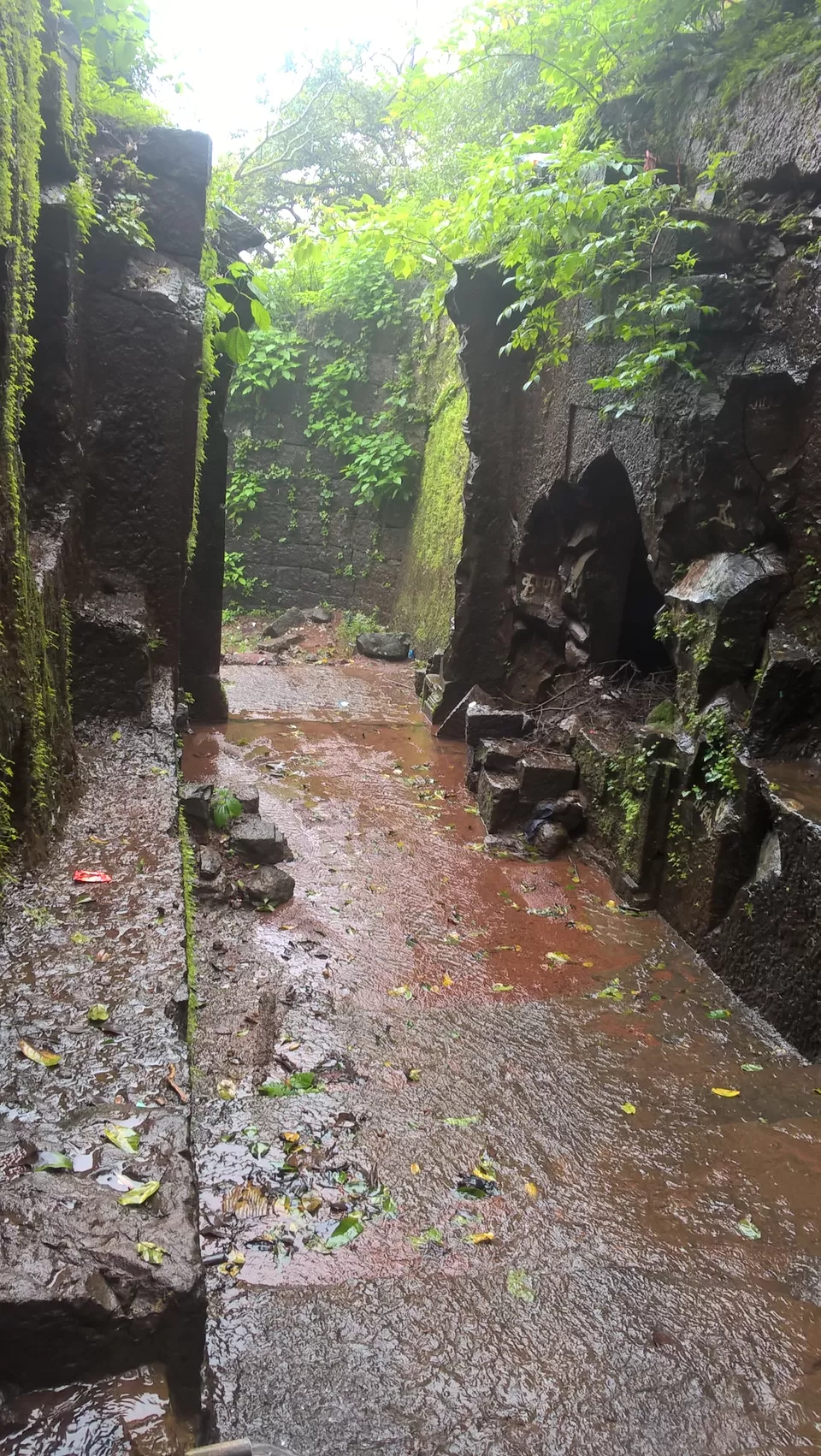 Photo of Mahuli Fort, Asangaon, Maharashtra, India by Nikhil Shinde