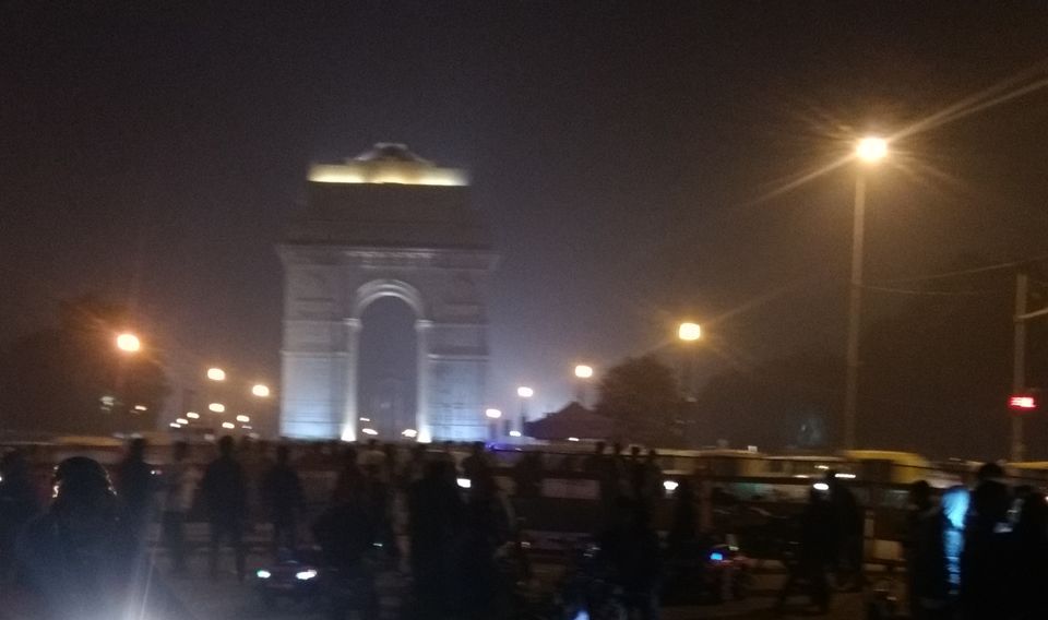 Photo of India Gate & Rajpath-full of Life at Night 2/16 by Bhupender Singh