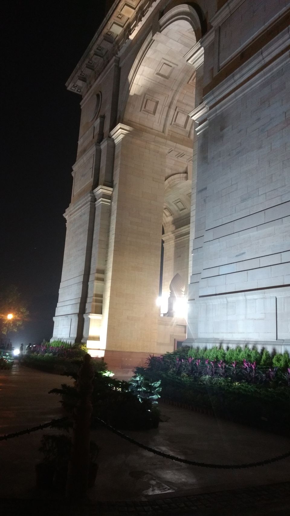 Photo of India Gate & Rajpath-full of Life at Night 12/16 by Bhupender Singh