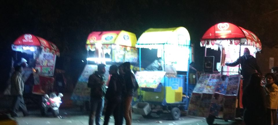 Photo of India Gate & Rajpath-full of Life at Night 14/16 by Bhupender Singh