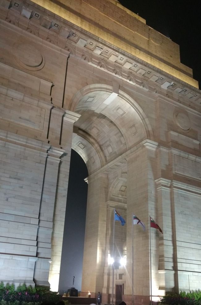 Photo of India Gate & Rajpath-full of Life at Night 1/16 by Bhupender Singh