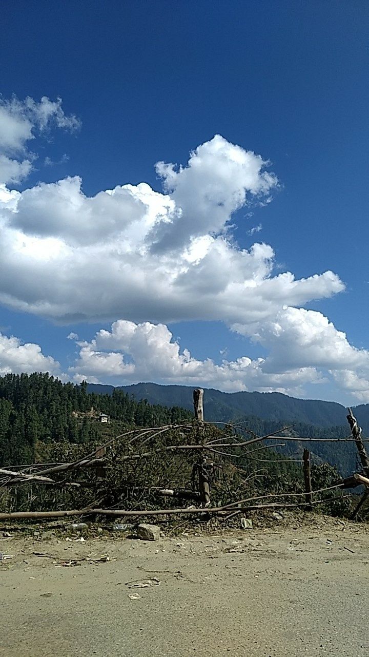 Photo of Amazing clouds & mountains of Himalayas by Bhupender Singh