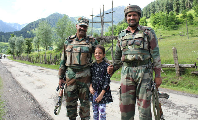 Photo of 5 Reasons Why You Should Ditch The Flight And Take a Roadtrip From Jammu To Srinagar 1/4 by Nilanjana Dutta