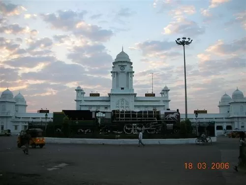 Photo of Kachiguda Railway Station, Nimboliadda, Hyderabad, Telangana, India by Harini Sridharan