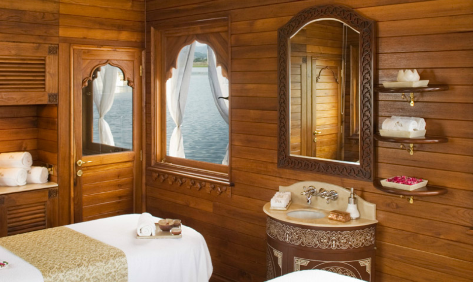 Photo of Taj Lake Palace, Pichola, Udaipur, Rajasthan, India by Disha Kapkoti