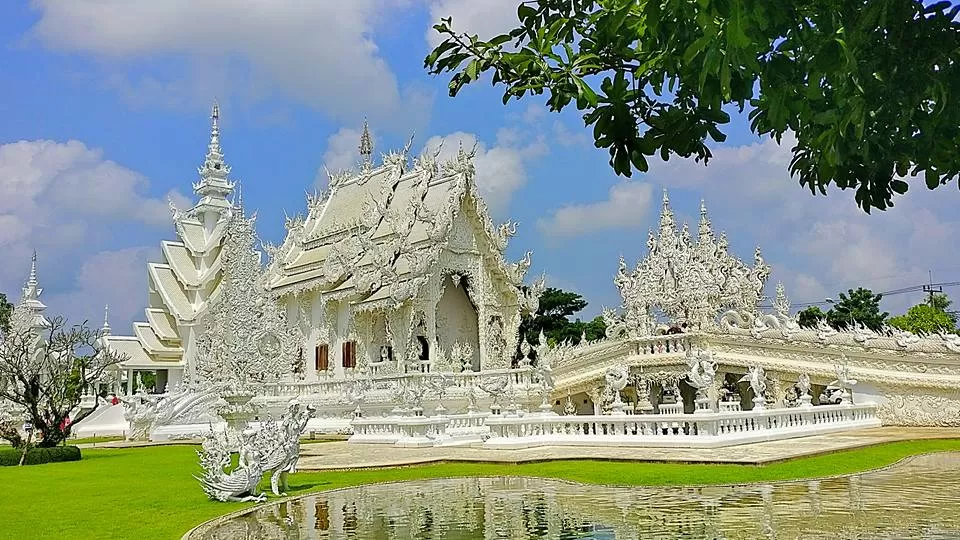 Photo of Wat Rong Khun, ตำบล ป่าอ้อดอนชัย อำเภอเ มืองเชียงราย Chiang Rai, Thailand by Life Outside Cubicle (Shruthi B P)