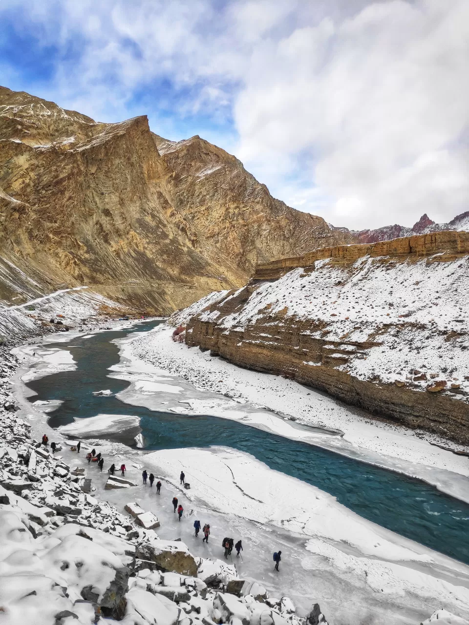 Photo of Chadar trek - Trekking In Ladakh - Frozen River Trekking In Ladakh by Life Outside Cubicle (Shruthi B P)