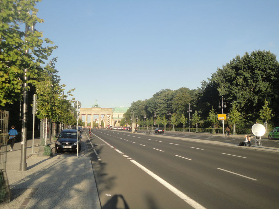 Photo of Straße des 17. Juni, Berlin, Germany by Aneesh Bhardwaj
