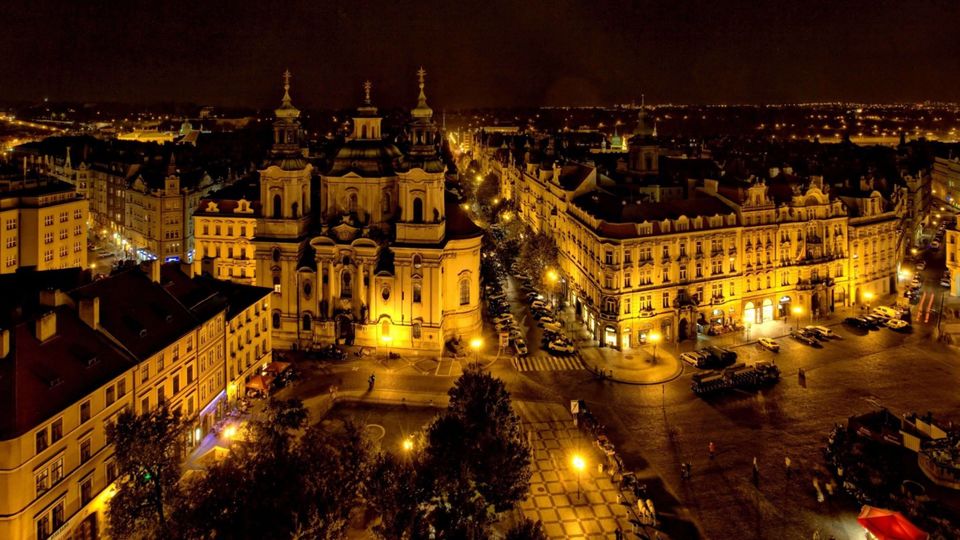 Photo of Old Town Square, Old Town, Czechia by Gypsy Couple