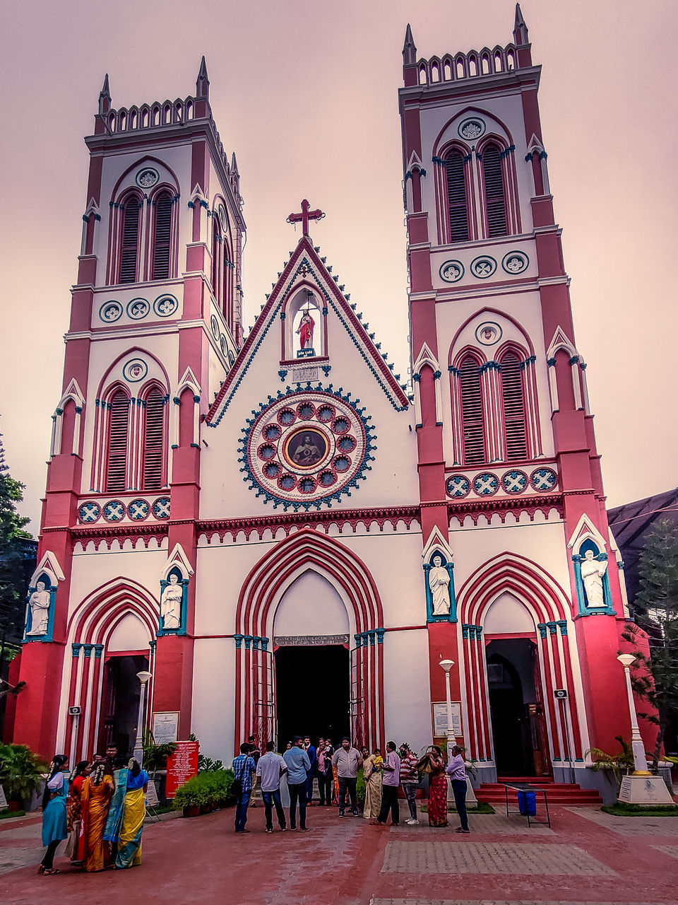 Photo of The Sacred Heart Basilica, South Boulevard, Near Railway Station, MG Road Area, Puducherry, India by Amit Kumar