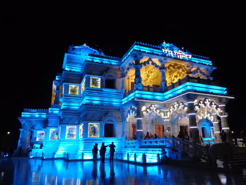 Photo of Prem Mandir, Vrindavan, Uttar Pradesh, India by Riya Kakkar