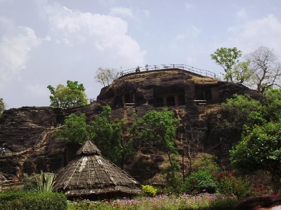 Photo of Pandav Caves, Pachmarhi, Madhya Pradesh, India by Harleen Kalsi