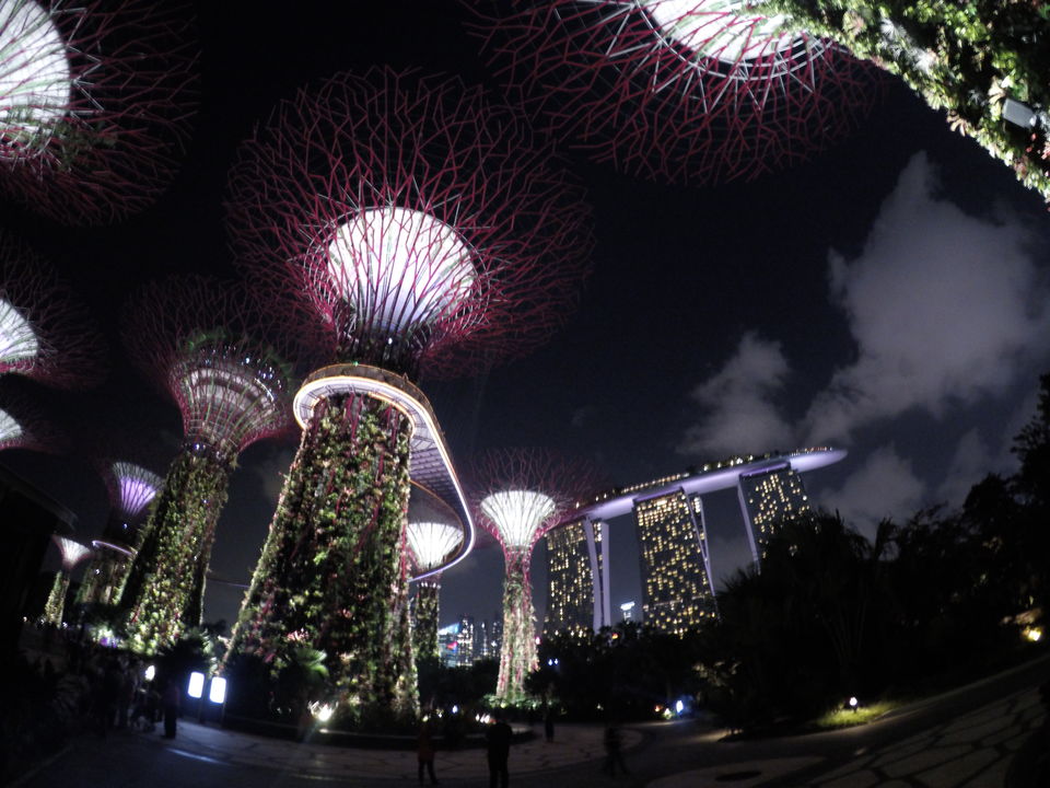 Photo of Southeast Asia - Singapore, Thailand, Cambodia and Vietnam 5/32 by Victor Lohmann