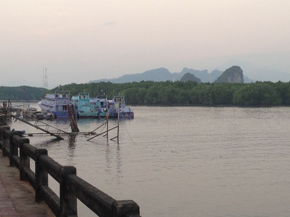 Photo of Southeast Asia - Singapore, Thailand, Cambodia and Vietnam 8/32 by Victor Lohmann