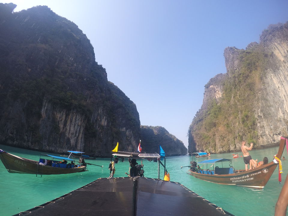 Photo of Southeast Asia - Singapore, Thailand, Cambodia and Vietnam 11/32 by Victor Lohmann