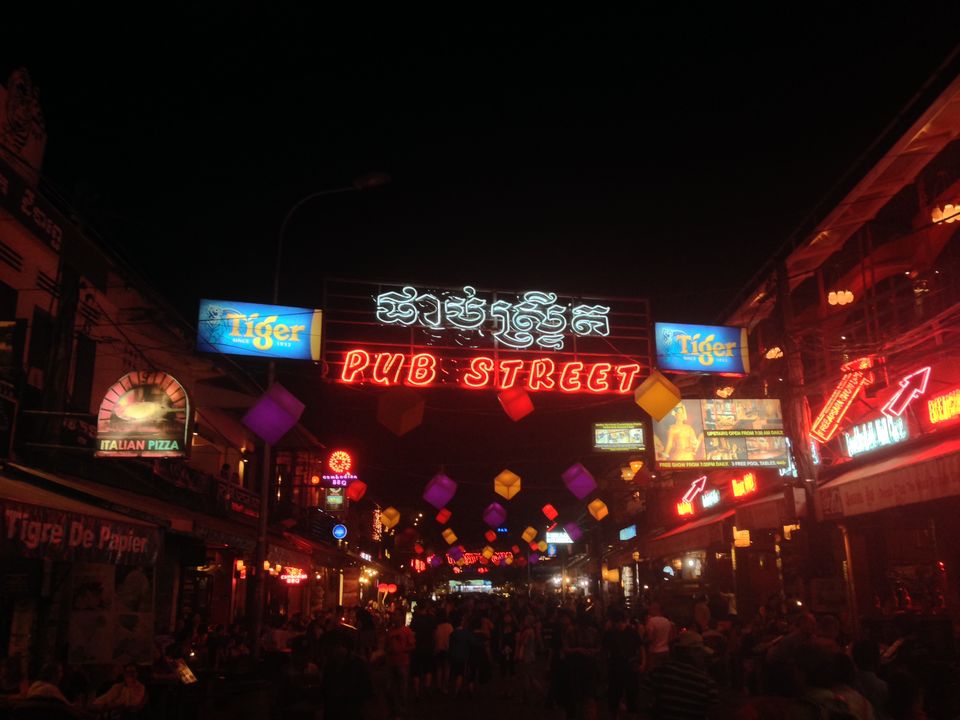 Photo of Southeast Asia - Singapore, Thailand, Cambodia and Vietnam 23/32 by Victor Lohmann