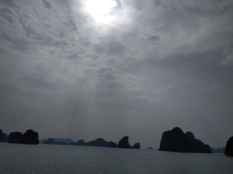 Photo of Bai Tu Long Bay, Hạ Long, Vân Đồn District, Quảng Ninh, Vietnam by Deepshikha Nainani