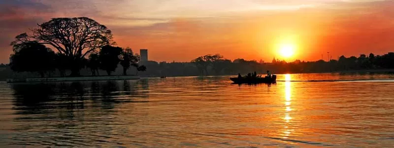 Photo of Ulsoor Lake, Ulsoor Lake Pathway, Sivanchetti Gardens, Bangalore, Karnataka, India by roottraveller
