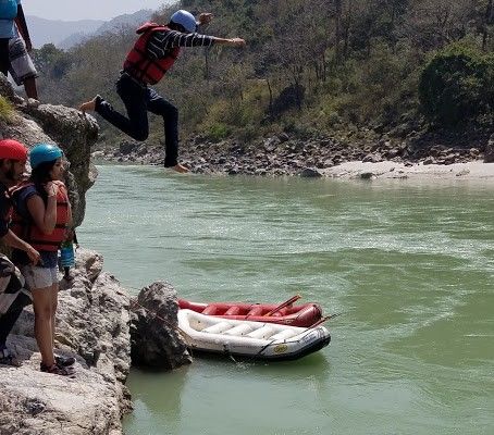 Photo of A must Camping and Rafting in Rishikesh | Adventure and Spirituality by roottraveller