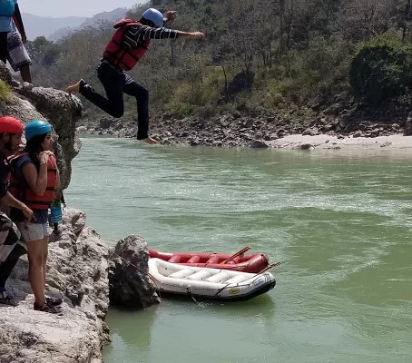 Photo of A must Camping and Rafting in Rishikesh | Adventure and Spirituality by roottraveller