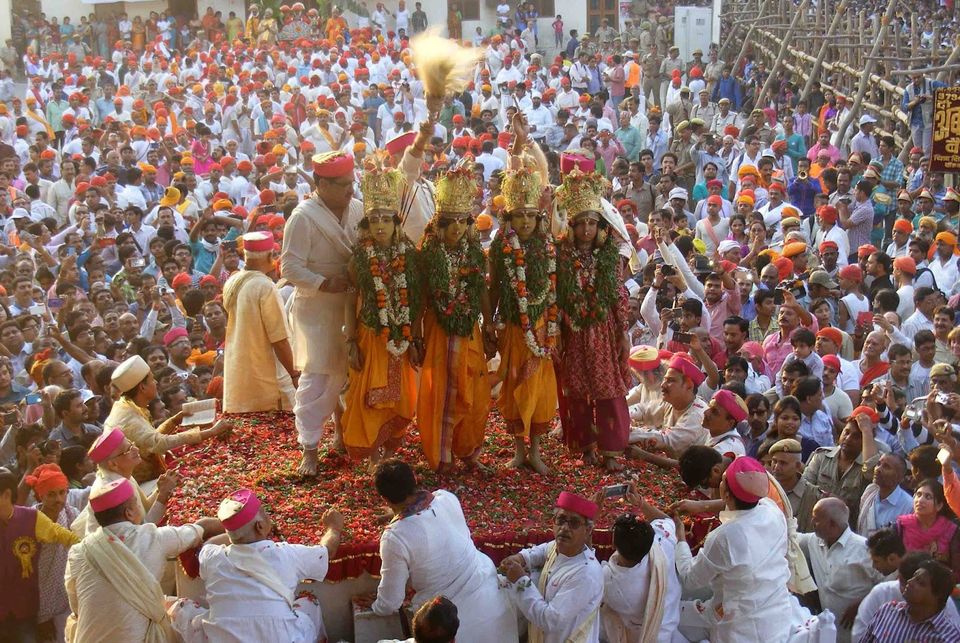 Photo of Plan your next trip to Varanasi in coming festival by roottraveller