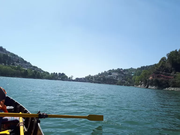 Photo of Nainital Lake, Ayarpatta, Nainital, Uttarakhand, India by roottraveller