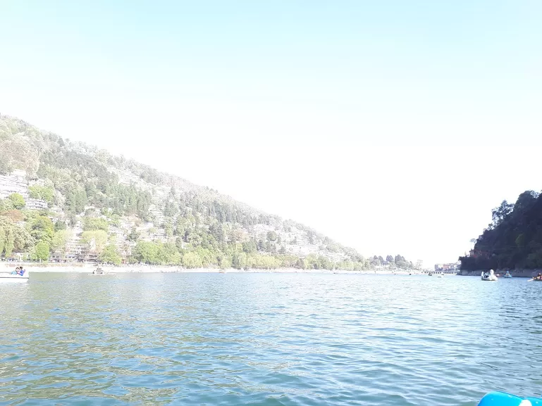 Photo of Nainital Lake, Ayarpatta, Nainital, Uttarakhand, India by roottraveller